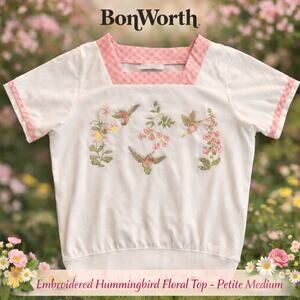 VNTG BonWorth embroidered hummingbird floral top petite M pastel short sleeve